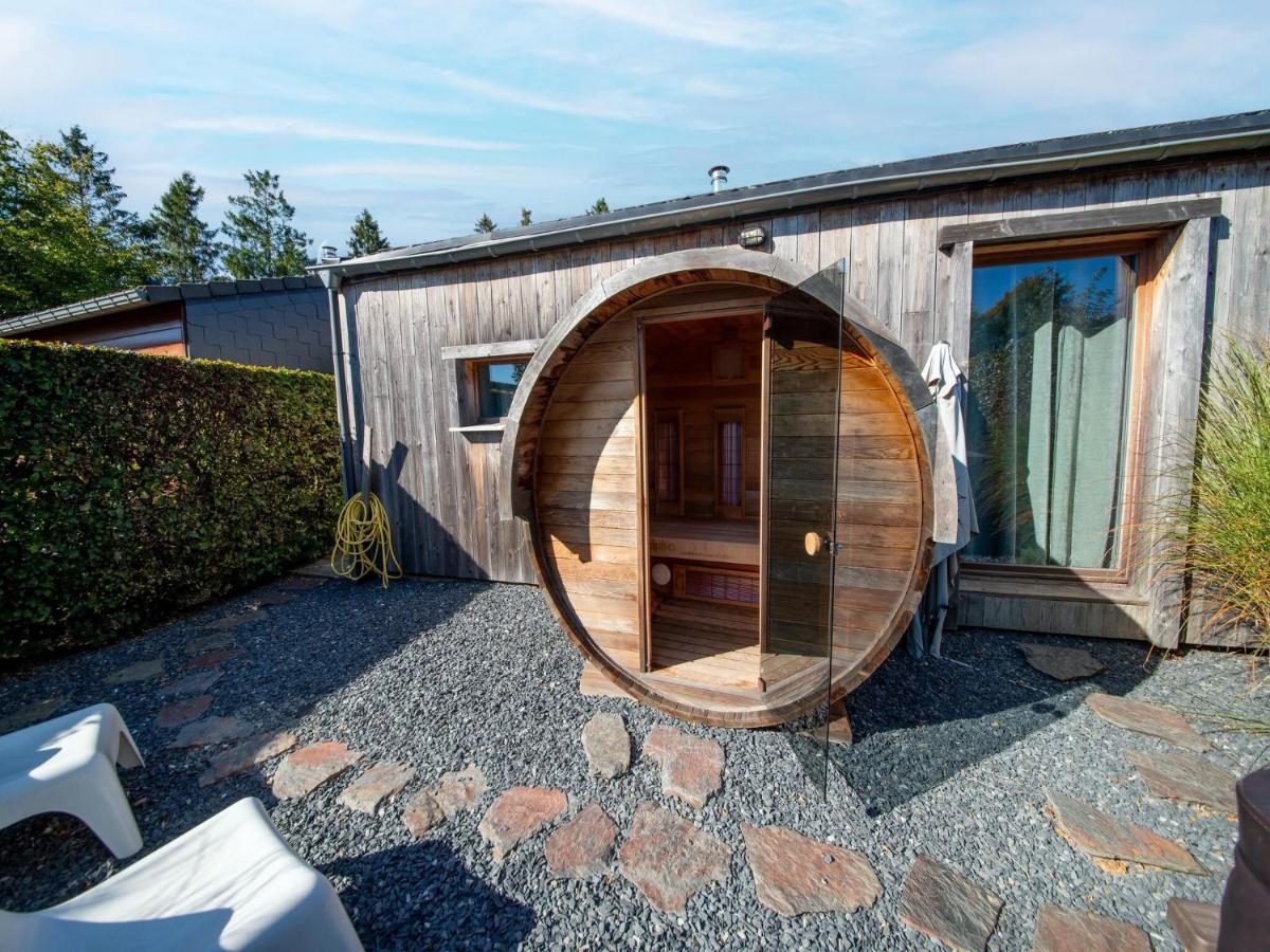 Lush Chalet Near Lake Of B Tgenbach Wirtzfeld Bagian luar foto