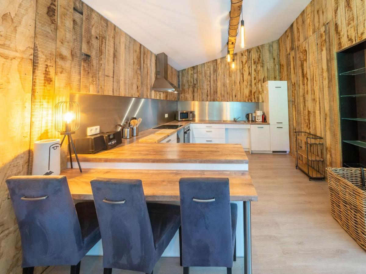 Lush Chalet Near Lake Of B Tgenbach Wirtzfeld Bagian luar foto